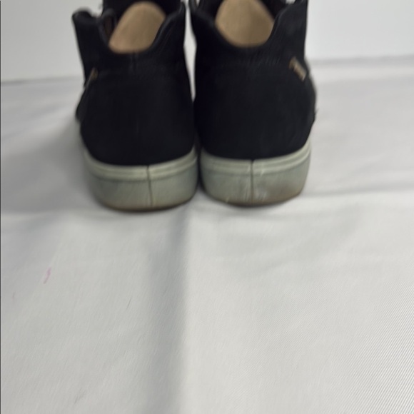 Ecco Black Chukka Boots with Sleek Design main image 7